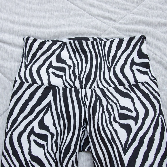 Onzie High Rise Legging Zebra Stripe - Picture 6 of 9